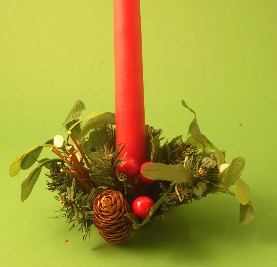 The Christmas Shop Picks & Berries | Candles*Berry & Mistletoe Candlering